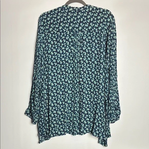 Coldwater Creek Blue and Green Floral Beautiful Flowy Button-Down Blouse - Picture 10 of 10
